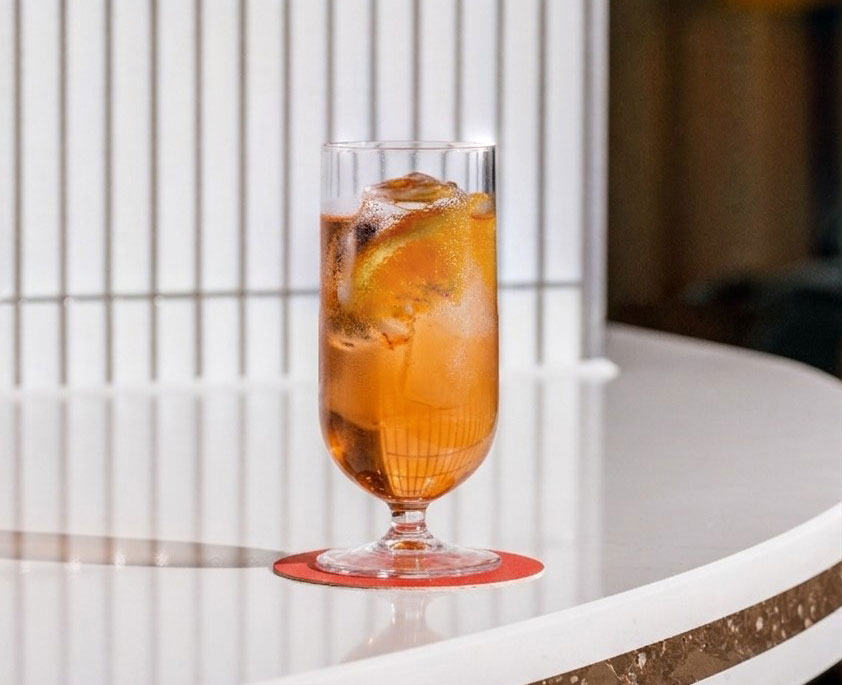 Comprar drinkware de plástico para uso profissional